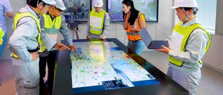 faytech 65-Zoll Touch-Monitor in japanischem Notfall-Besprechungsraum